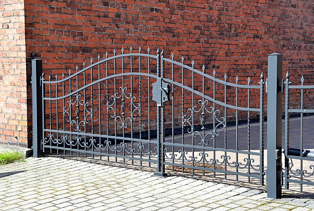 Security iron gate with reinforced bars 